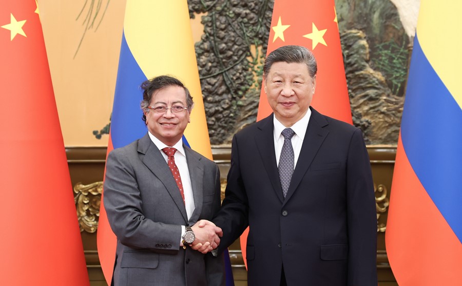 习近平会见哥伦比亚总统佩特罗